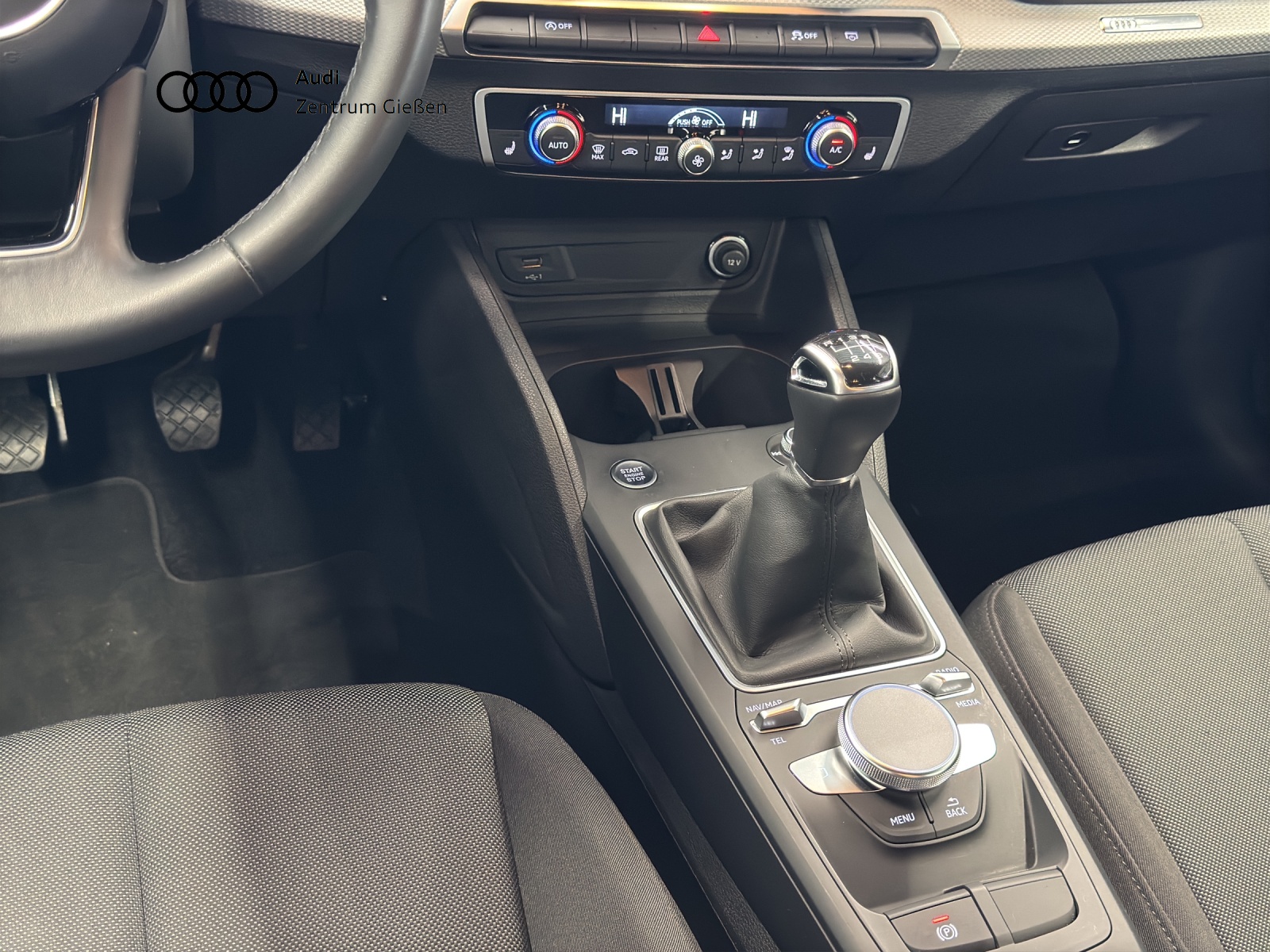 Q2 30 TDI advanced LED Infotainmentpaket