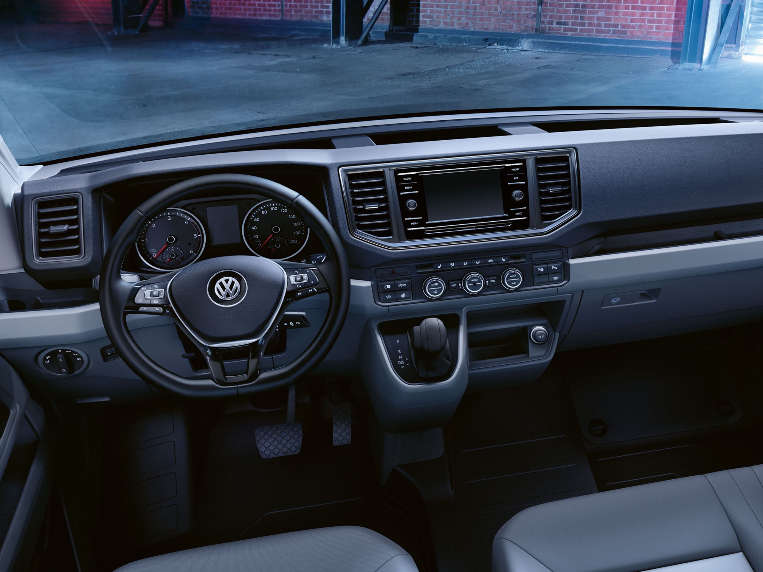 cr1809-vw-crafter-van-interior-design-4x3-2560x1920